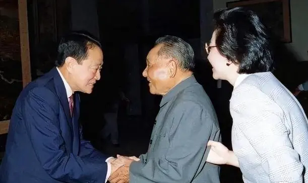 ● 1990年，邓小平会见郭鹤年