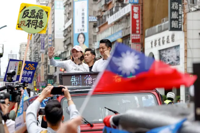 国民党立委王鸿薇逃过罢免