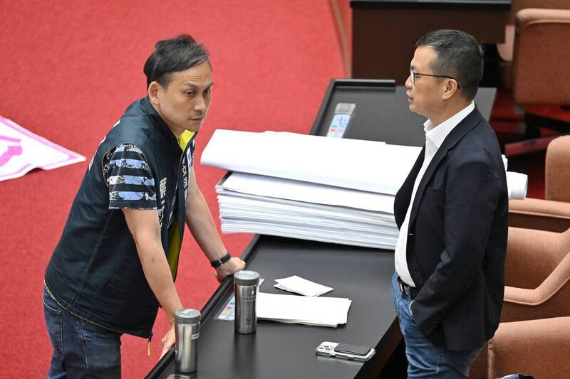 國民黨立委葉元之(左起)與國民黨立委羅智強。(資料照) 國民黨立委葉元之(左起)與國民黨立委羅智強。(資料照)