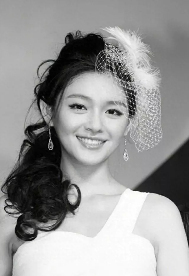 具俊晔墓地陪大S用餐 S妈又犯戏瘾 牵连汪小菲