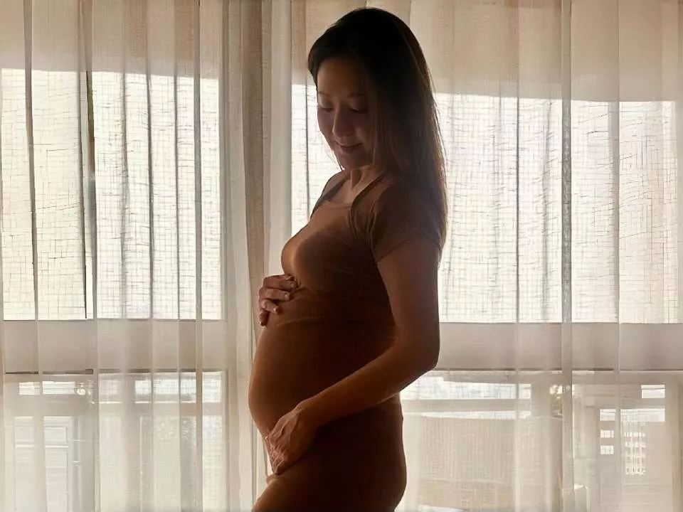 40岁香港知名女星宣布怀孕 打三百多针做试管婴儿圆梦