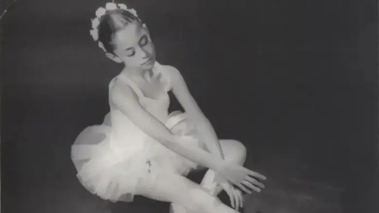 ·辛鲍姆自童年时期便开始学习芭蕾舞。