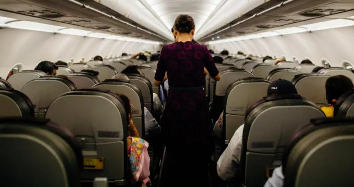 达美航空198人班机惊魂!机翼擦撞隔壁班机