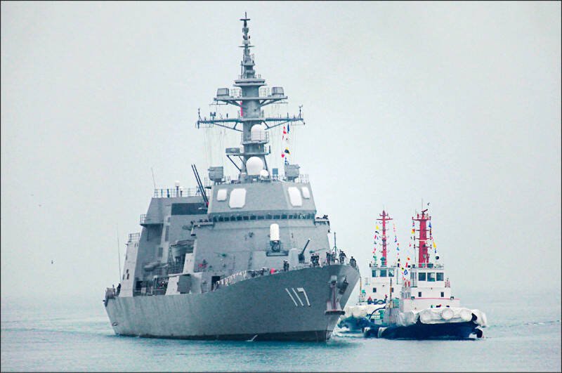 日本海上自卫队的护卫舰「凉月」号，去年7月4日误闯浙江省沿海的中国领海，日本共同社今天根据多位日中消息人士消息报导，中方当时曾发射至少2枚炮弹警告。 （美联社文件照）