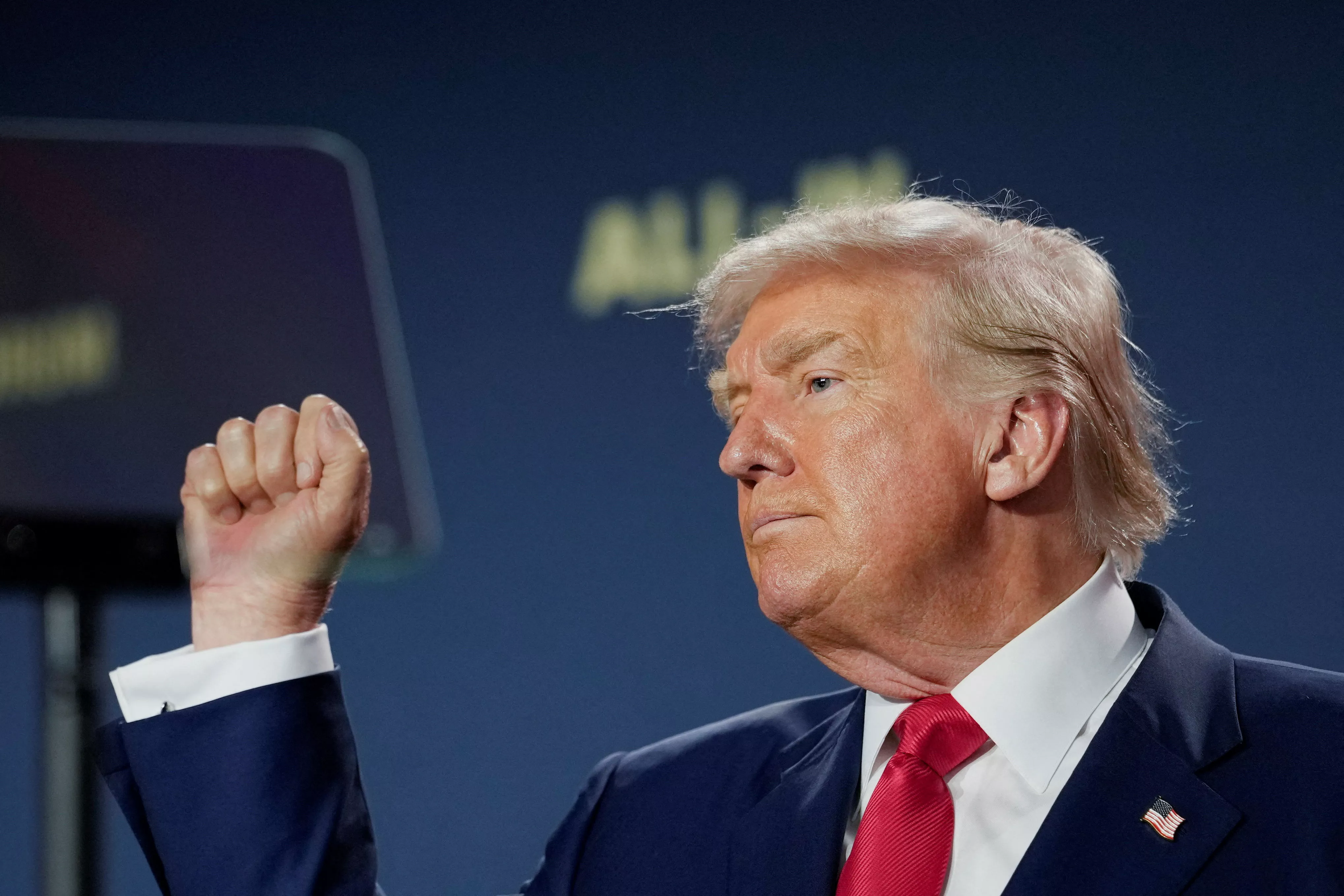 英伟达AMD:上缴中国高端芯片营收15%给川普政府