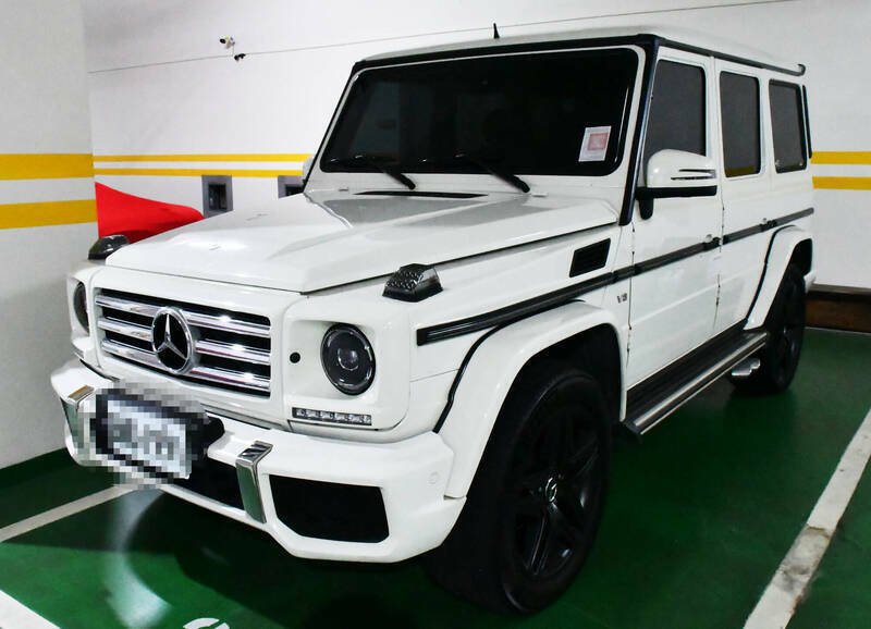 检方认定，萧玮葶明知款项来自协会挪用捐款，仍提供帐户协助洗钱，并以名义购屋及购入7部自用小客车；图为白色宾士G500豪华越野车。（资料照）