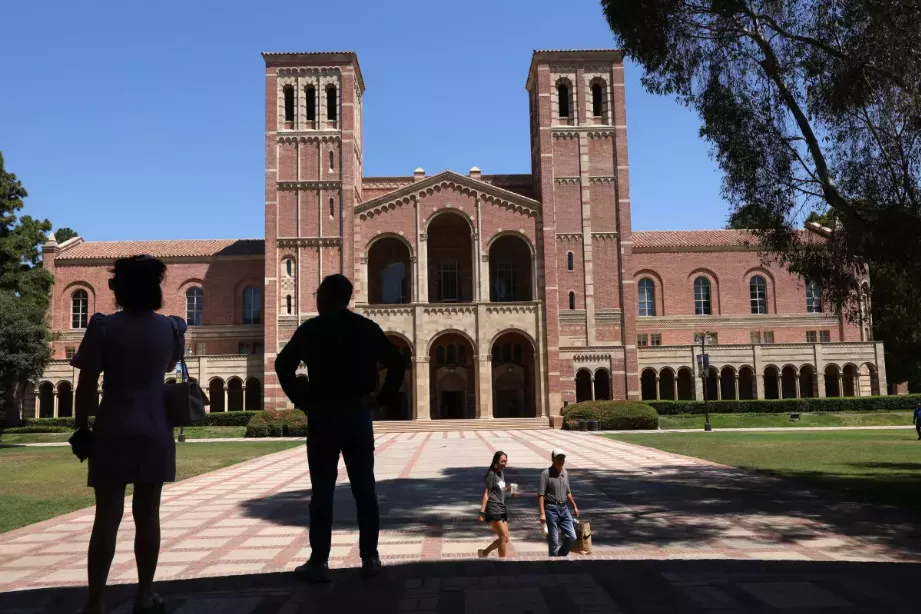 华裔从图书馆盗走中国国宝古籍:冒充日本人引三国热议