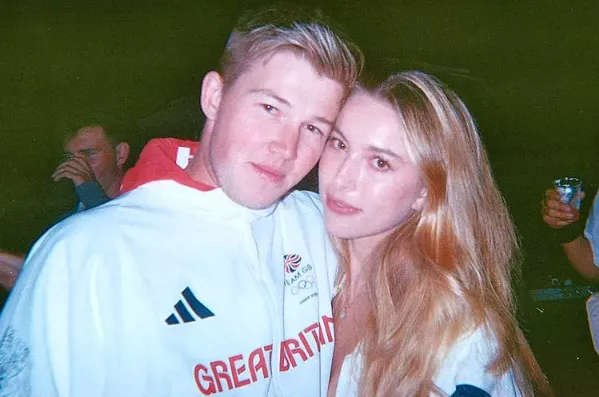 “现场禁用手机” 乔布斯爱女低调完婚 唯一婚纱照曝光