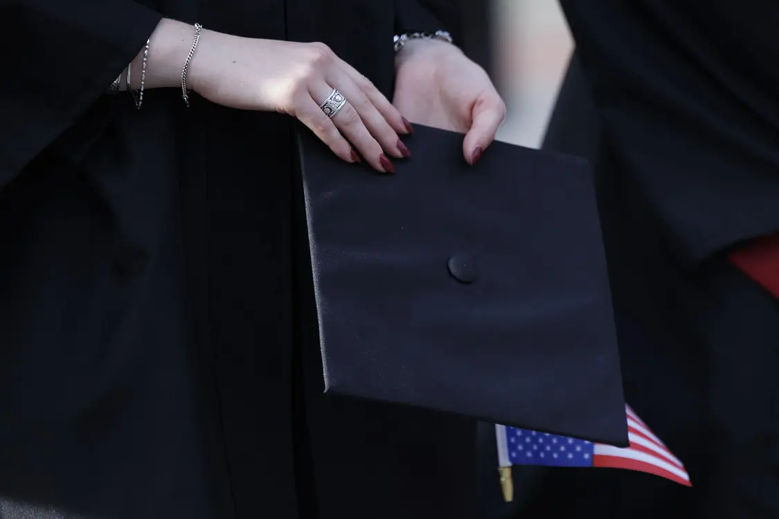 美国“学历通胀”：硕士毕业月投60份简历也难找到工作