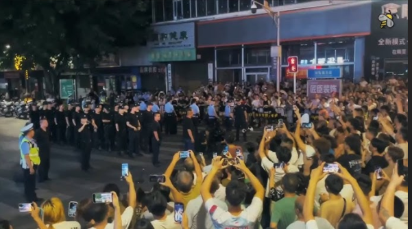 四川江油暴动 施暴者遭肉搜 父亲皆权贵 四川江油暴动 施暴者遭肉搜 父亲皆权贵