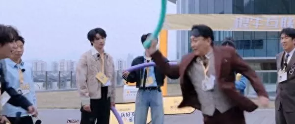 老演员为赚钱“毫无底线”，看他的儿子 就是因果循环