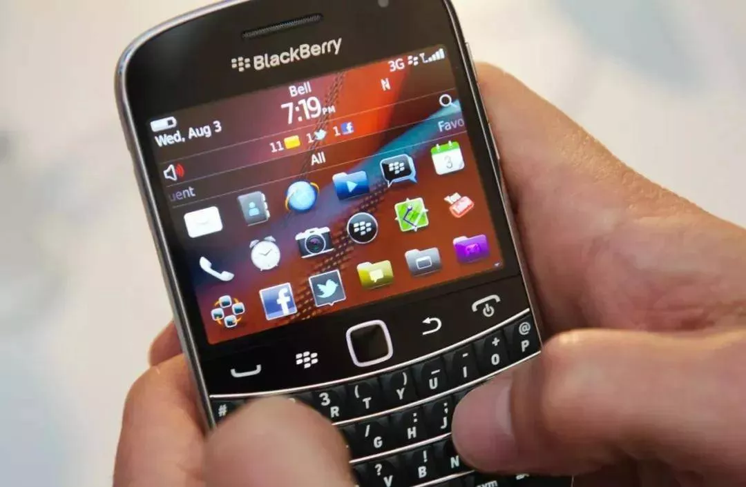 华尔街警告：苹果恐处于"黑莓时刻" 再不发力就晚了