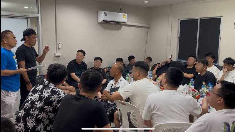 26名中国人因涉嫌从事高利贷业务而被泰国芭达雅警方逮捕。 （撷取自泰国第2警区/FB）