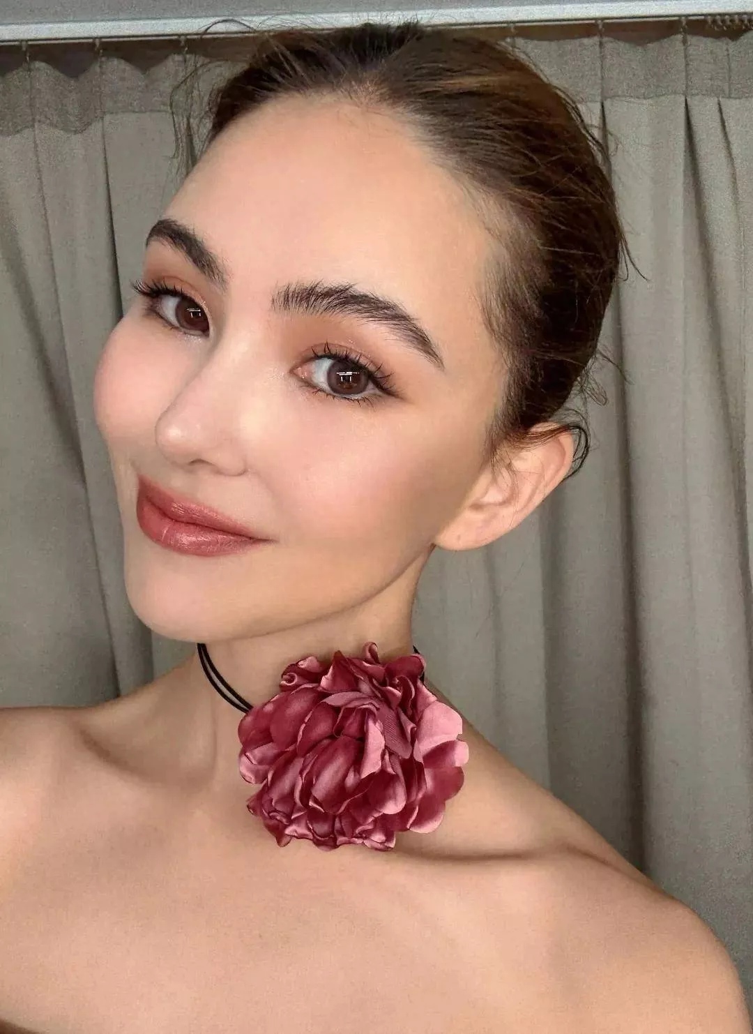 昆凌晒一家五口暑假日常,周杰伦刮掉胡子显年轻