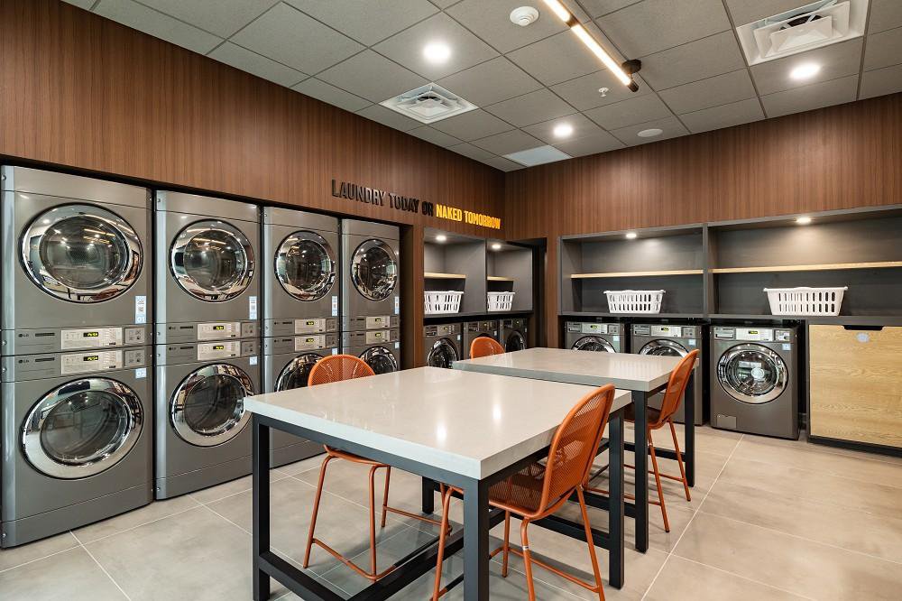 川普6日宣布对芯片和半导体征收100%关税,在美生产者得免征关税,不过仍不清楚如洗衣机等家电芯片是否也在豁免之列。 (图仅示意/美联社)