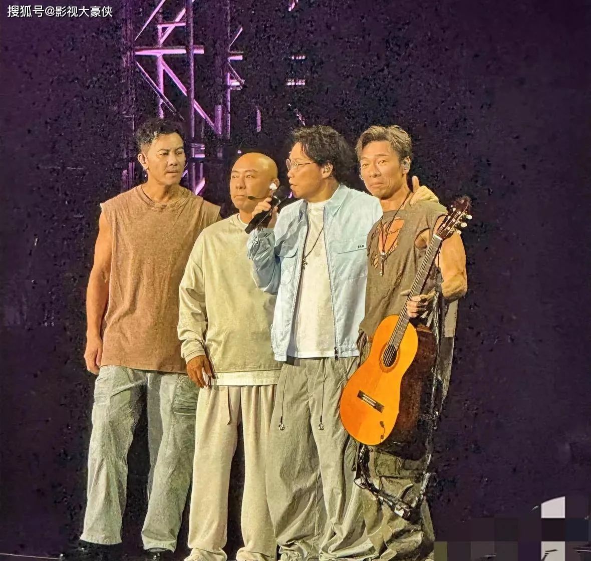 郑秀文为58岁老公许志安庆生 曾经出轨的他被宠成宝!