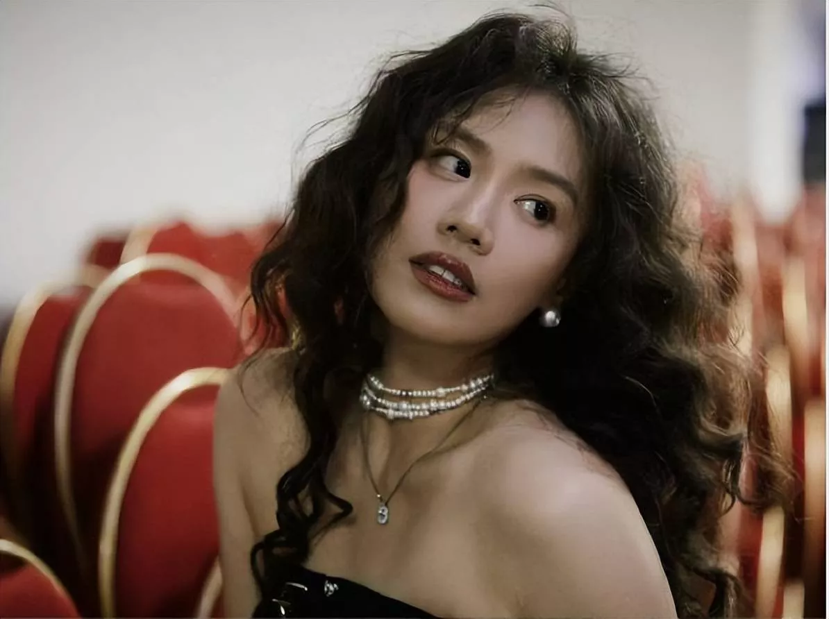 马思纯被赞地母系美人!她不光是肤白貌美大长腿