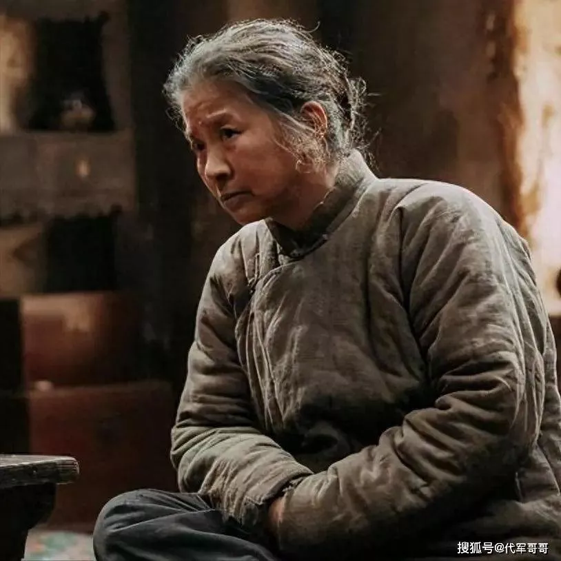 她26岁摘下飞天奖，如今演《生万物》终于火了