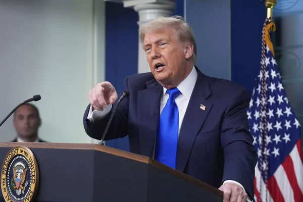 华尔街日报:川普改口"愿挺乌安全保障",强调美军不会出兵