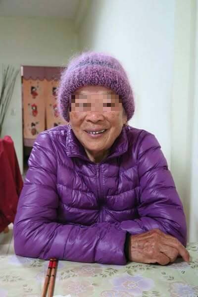 郭母（图）年初曾走失，回家后却因失智告知邻居遭赶出门，加深母子裂痕。（记者吴仁捷翻摄）