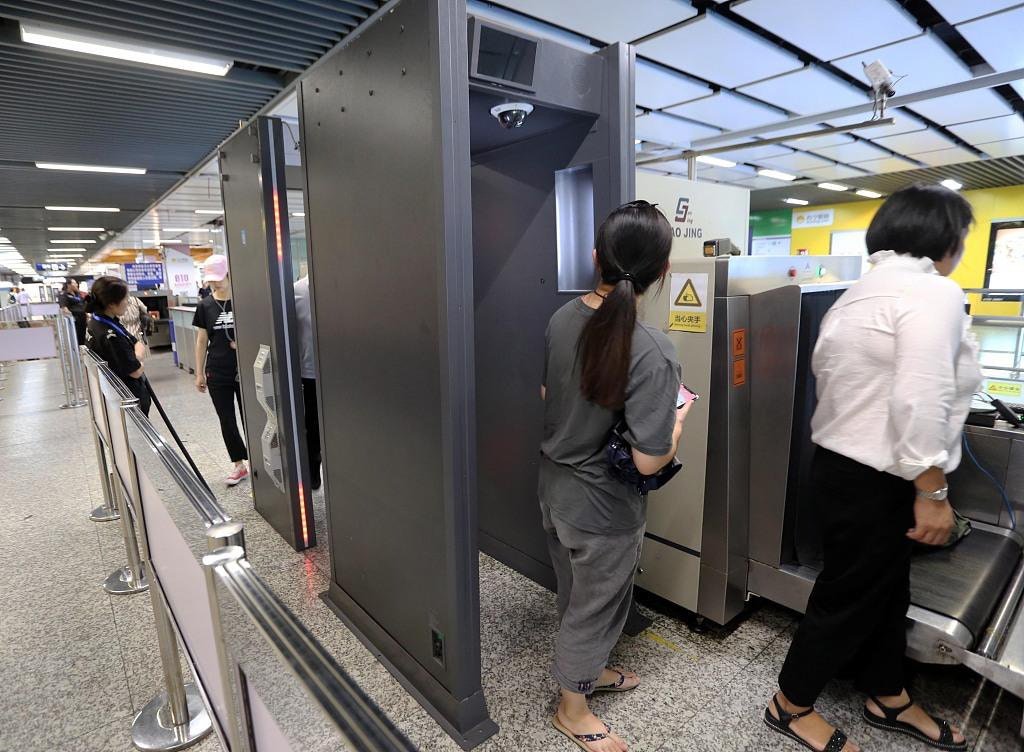 南京地铁安检。 (视觉中国)