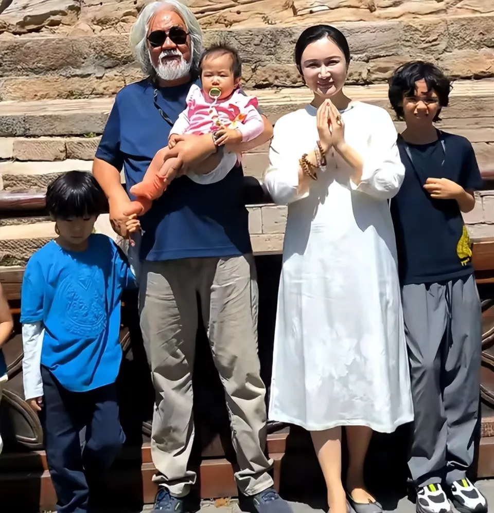 张纪中杜星霖被指偏心!亲儿子公然殴打混血继子