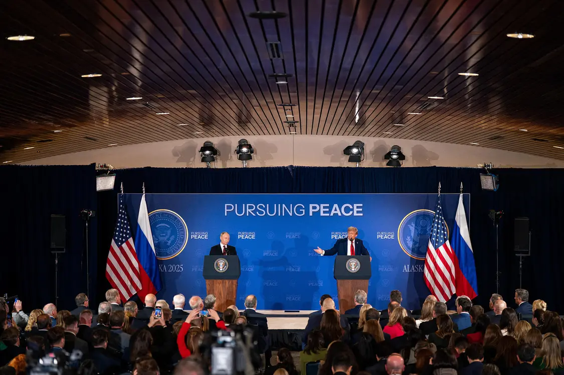 阿拉斯加峰会握手言欢时 俄乌前线部队残酷对决中