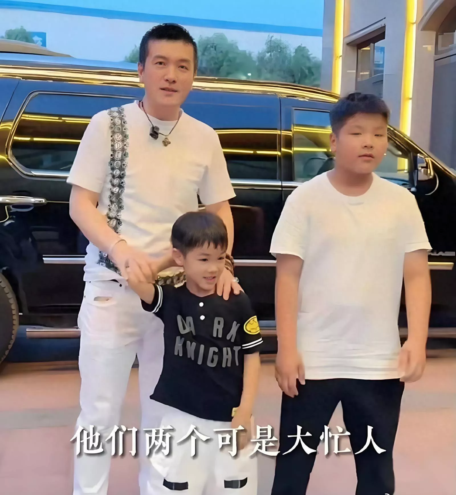 杨子离婚7个月，23岁新女友李隽子搬进杨氏豪宅