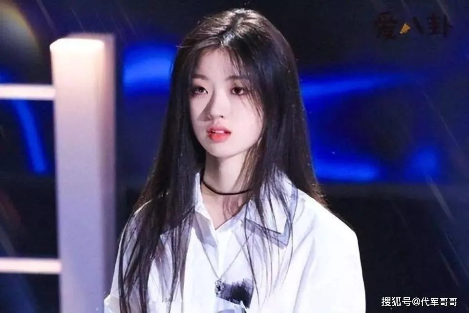 从“天才少女”到争议不断,单依纯给所有女星提了个醒