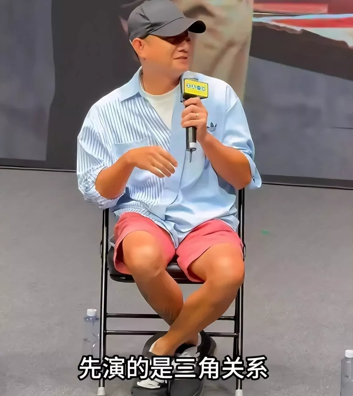 文章恋情曝光后首现身，左手戴戒指疑似二婚