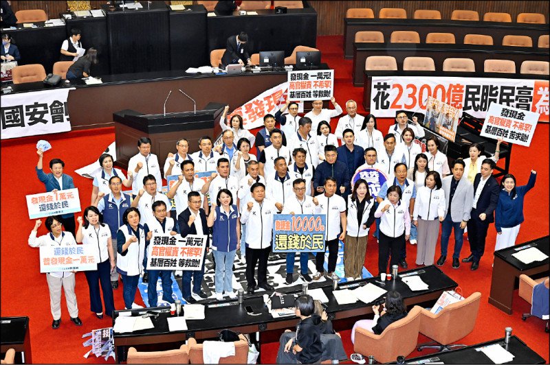 北京早已发展出一套「以民主颠覆台湾」的策略,也就是,打着民主反民主,利用台湾人民的选票,自我放弃独立现状。 (资料照) 北京早已发展出一套「以民主颠覆台湾」的策略,也就是,打着民主反民主,利用台湾人民的选票,自我放弃独立现状。 (资料照)