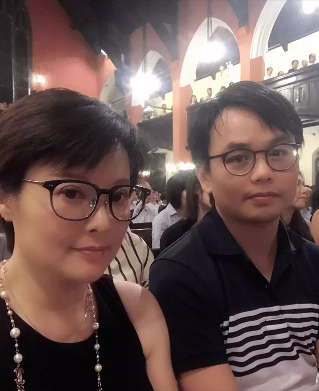 53岁袁立官宣退网！小12岁老公曝原因