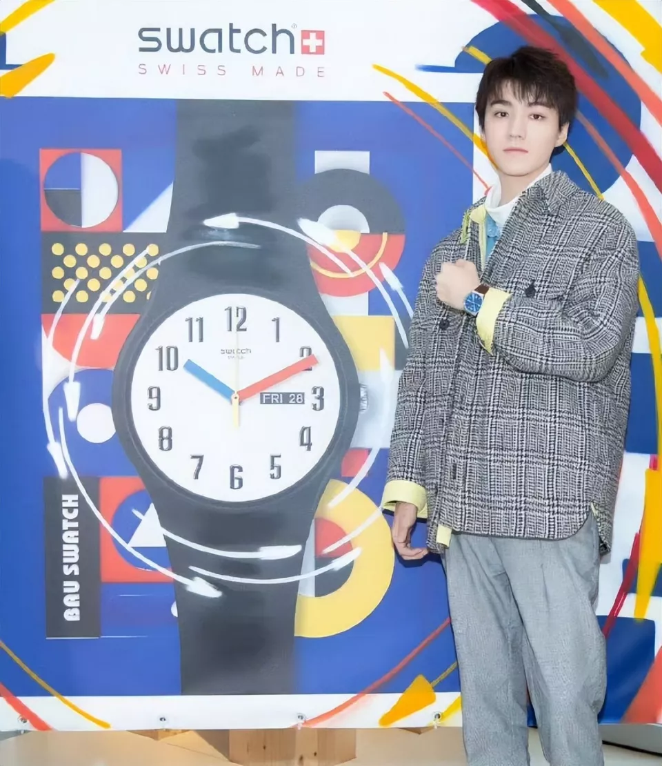 王俊凯代言品牌惹争议!多张海报恶意做辱华动作