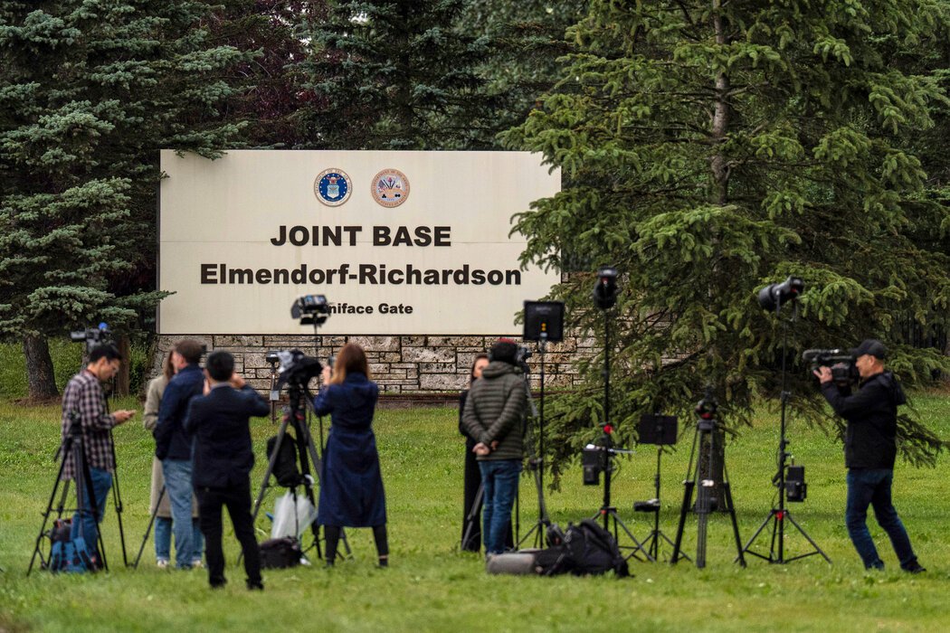 周四,在阿拉斯加州安克雷奇,特朗普和普京将在埃尔门多夫-理查森联合基地举行会晤。