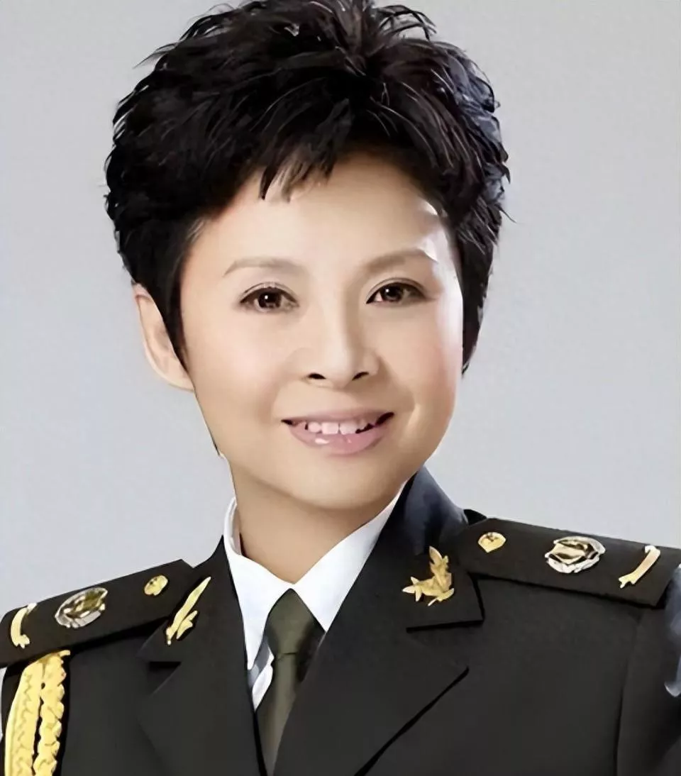 63岁董文华不再沉默,揭露当年被“雪藏”原因