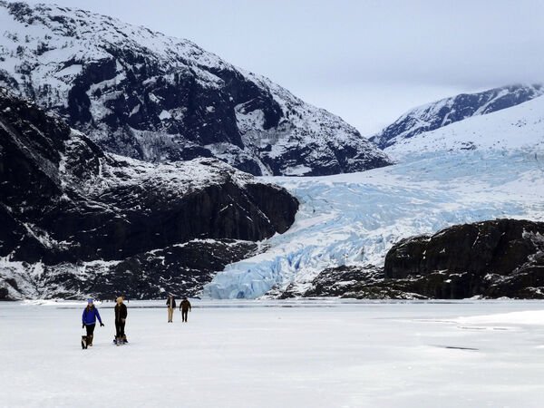 ▲▼美国阿拉斯加州曼登霍尔冰川(Mendenhall Glacier)。 (图/达志影像/美联社)