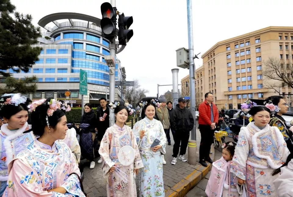 传统文化复兴:谁捅了北京的“格格”窝?