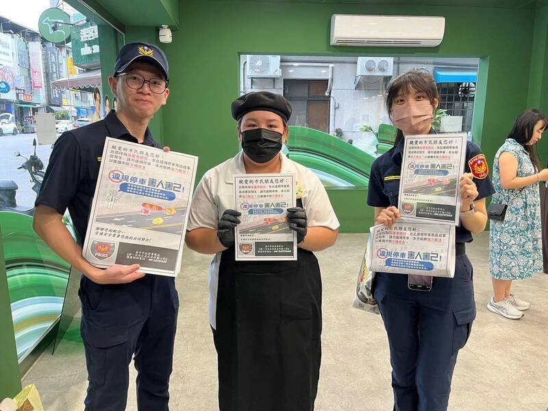 警方到勤美商圈宣导。（警方提供）