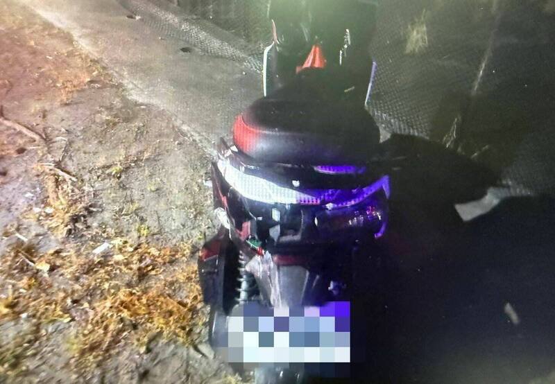 庄姓骑士昨天深夜骑车行经龙井区中华路1段，王姓男子开车从路边起步撞上，庄男摔车送医不治。（图由民众提供）