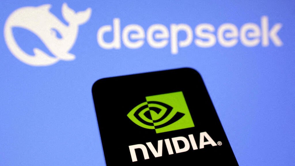 图为 2025 年 1 月 27 日拍摄的 Nvidia 和 DeepSeek 徽标。