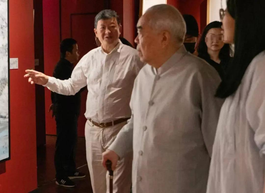 范曾继子评论区沦陷!背靠老爷子享尽资源