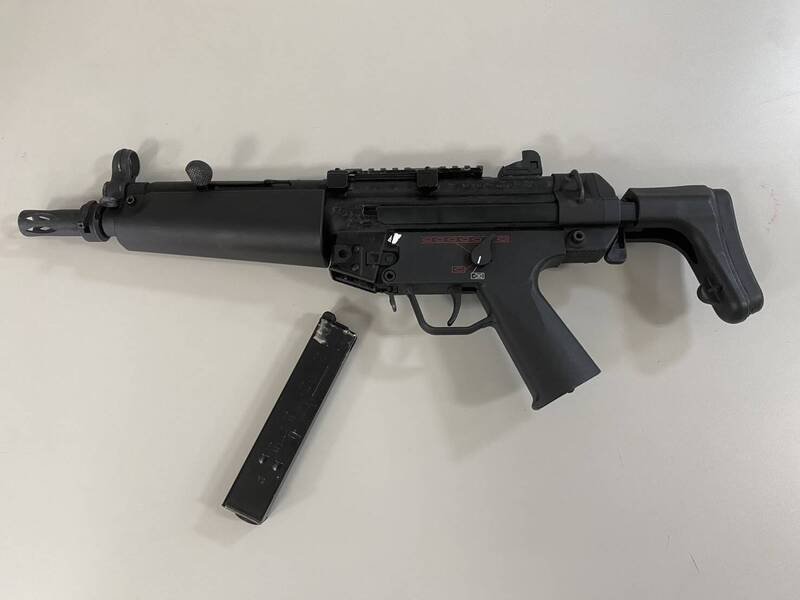 警方查扣瓦斯BB枪1把。（记者陆运锋翻摄）