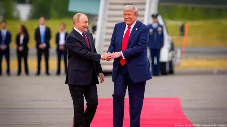 特朗普的确没怂,可更没赢,美国亏大了