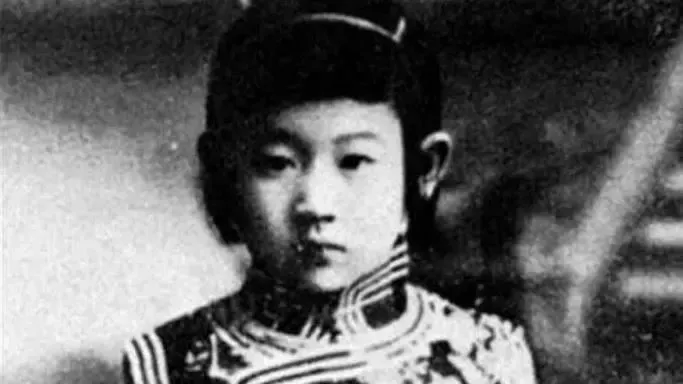 她是大清最后一位格格,一直活到2014年,临终含泪说出皇室惊天丑闻