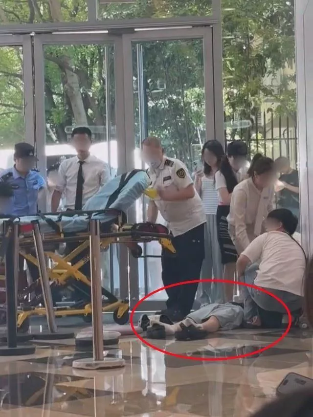 上海一主理人新店开业当天即闭店,顾客排长队晕倒