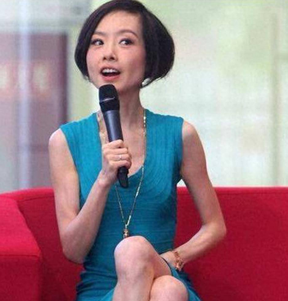 55岁鲁豫近照胖出新宽度 和小19岁男友同框般配 恋情已曝光6年