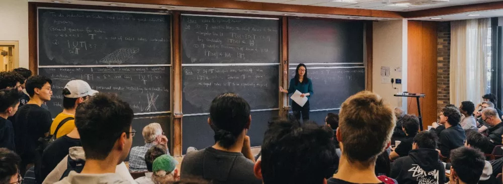 中国女性改写历史:别人刷短视频时,我和数学谈恋爱