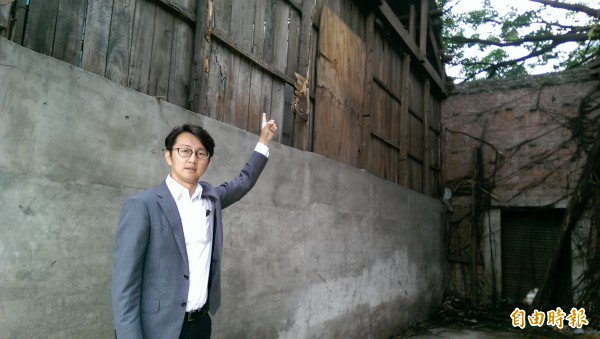 （记者杨政郡摄）市议员江肇国要市府硬起来，惩罚破坏古迹者。