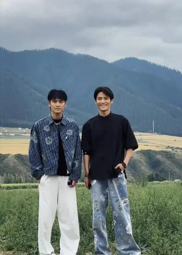 被封杀一年,小杨哥这次换老婆复出赚钱了