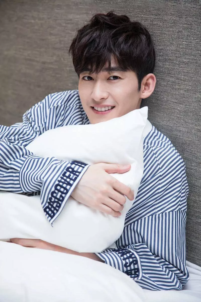 演员张翰持股公司被冻结165万股权 冻结期限为三年